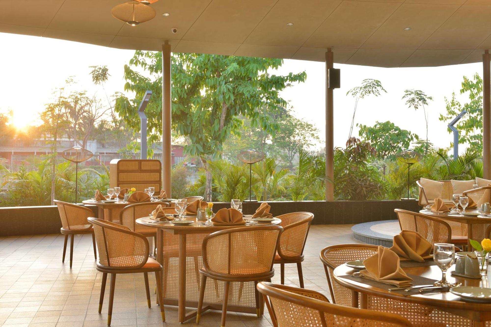 Hotel Urbane By Treat Daman Exterior foto